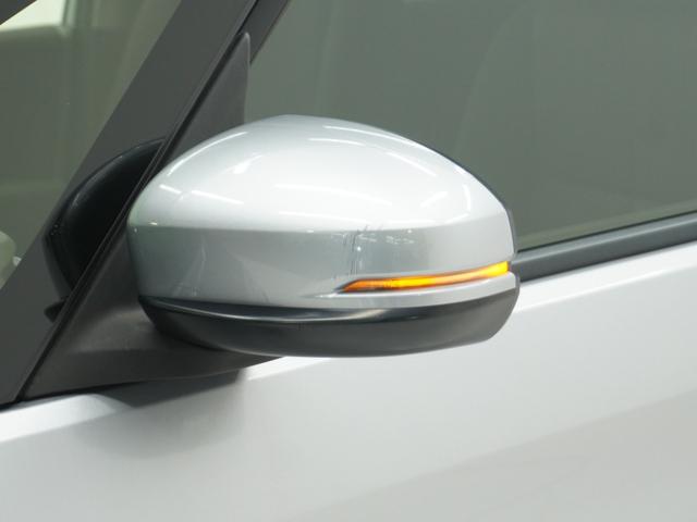 ���h�A�~���[�E�C���J�[���h�A�~���[�ɃE�C���J�[�𑕔����Ă��܂��B�Ό��ԂɎ��g�̐i�s���������}�����S�ɉ^�]�ł��܂��B