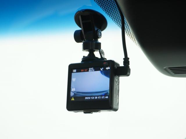 ���h���C�u���R�[�_�[���f���E�����Ȃǂ��L�^���鎩���ԗp�̑��u�ł��B�@�������̎��̂̍ۂ̋L�^�͂������A���s�̍ۂ̎v���o�Ƃ��ăh���C�u�̉f�����y���ނ��Ƃ��ł��܂��B