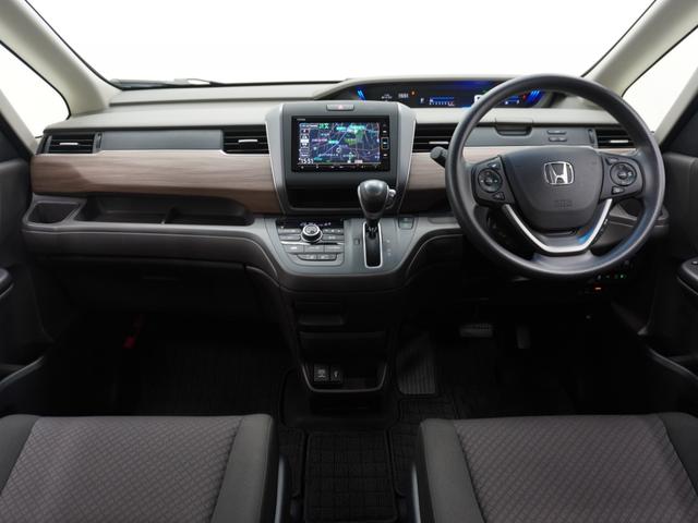フリード Ｇ・ホンダセンシング　ワンオーナー　６人乗キャプテン　７型純正ＣＤ録音フルセグナビ　Ｒカメラ　ナビ連動前後ドラレコ＋ＥＴＣ　クルコン　両側電動スライドドア　シートヒータ　ＢＴ　ＬＥＤライト　Ｒセンサ　衝突軽減ブレーキ　禁煙（9枚目）