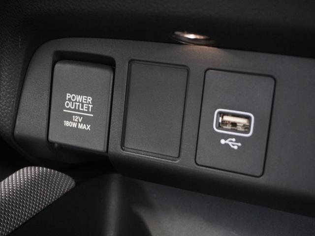 フィット ｅ：ＨＥＶネス　１年保証ナビＤレコＲカメＥＴＣクルコンＢＴ地デジ　渋滞追従クルーズ　Ｂｌｕｅｔｏｏｔｈ　障害物センサー　オートハイビーム　デイライト　フルセグ　ＤＶＤ　スペアキー　衝突軽減ブレーキ　純正アルミホイール（7枚目）