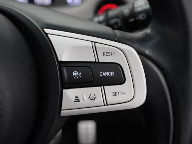 フィット ｅ：ＨＥＶネス　１年保証ナビＤレコＲカメＥＴＣクルコンＢＴ地デジ　渋滞追従クルーズ　Ｂｌｕｅｔｏｏｔｈ　障害物センサー　オートハイビーム　デイライト　フルセグ　ＤＶＤ　スペアキー　衝突軽減ブレーキ　純正アルミホイール（10枚目）