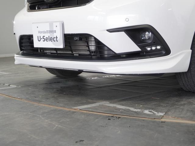 フィット ｅ：ＨＥＶネス　１年保証ナビＤレコＲカメＥＴＣクルコンＢＴ地デジ　渋滞追従クルーズ　Ｂｌｕｅｔｏｏｔｈ　障害物センサー　オートハイビーム　デイライト　フルセグ　ＤＶＤ　スペアキー　衝突軽減ブレーキ　純正アルミホイール（17枚目）