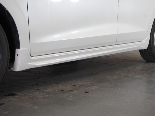 フィット ｅ：ＨＥＶネス　１年保証ナビＤレコＲカメＥＴＣクルコンＢＴ地デジ　渋滞追従クルーズ　Ｂｌｕｅｔｏｏｔｈ　障害物センサー　オートハイビーム　デイライト　フルセグ　ＤＶＤ　スペアキー　衝突軽減ブレーキ　純正アルミホイール（18枚目）