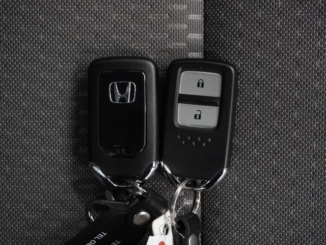 フィット ｅ：ＨＥＶネス　１年保証ナビＤレコＲカメＥＴＣクルコンＢＴ地デジ　渋滞追従クルーズ　Ｂｌｕｅｔｏｏｔｈ　障害物センサー　オートハイビーム　デイライト　フルセグ　ＤＶＤ　スペアキー　衝突軽減ブレーキ　純正アルミホイール（20枚目）