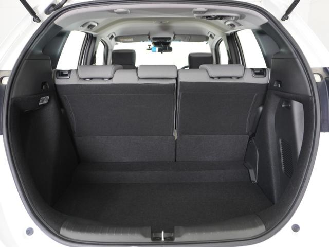 フィット ｅ：ＨＥＶネス　１年保証ナビＤレコＲカメＥＴＣクルコンＢＴ地デジ　渋滞追従クルーズ　Ｂｌｕｅｔｏｏｔｈ　障害物センサー　オートハイビーム　デイライト　フルセグ　ＤＶＤ　スペアキー　衝突軽減ブレーキ　純正アルミホイール（27枚目）