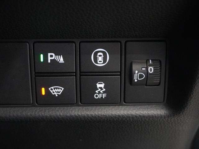 フィット ｅ：ＨＥＶネス　１年保証ナビＤレコＲカメＥＴＣクルコンＢＴ地デジ　渋滞追従クルーズ　Ｂｌｕｅｔｏｏｔｈ　障害物センサー　オートハイビーム　デイライト　フルセグ　ＤＶＤ　スペアキー　衝突軽減ブレーキ　純正アルミホイール（36枚目）