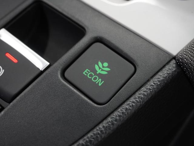 フィット ｅ：ＨＥＶネス　１年保証ナビＤレコＲカメＥＴＣクルコンＢＴ地デジ　渋滞追従クルーズ　Ｂｌｕｅｔｏｏｔｈ　障害物センサー　オートハイビーム　デイライト　フルセグ　ＤＶＤ　スペアキー　衝突軽減ブレーキ　純正アルミホイール（43枚目）