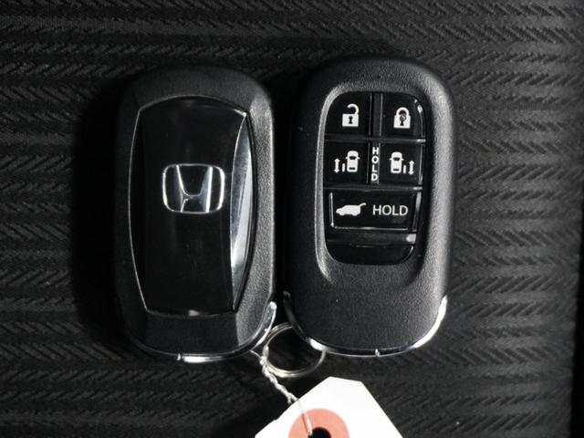 ステップワゴン ｅ：ＨＥＶスパーダ　１年保証ナビＤレコＲカメＥＴＣ両電扉ＢＴ地デジ　車内カメラ　渋滞追従クルーズ　Ｂｌｕｅｔｏｏｔｈ　障害物センサー　シートヒーター　オットマン　ブラインドスポット　純正アルミホイール　フルセグＴＶ（21枚目）