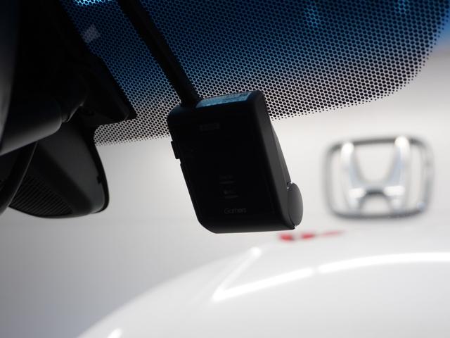 ヴェゼル Ｘ・ホンダセンシング　１年保証ナビＤレコＲカメＥＴＣクルコンＢＴ地デジ　アダプティブクルーズコントロール　Ｂｌｕｅｔｏｏｔｈ　衝突軽減ブレーキ　純正アルミホイール　ＬＥＤヘッドライト　フルセグ　ＤＶＤ再生　スペアキー有り（4枚目）