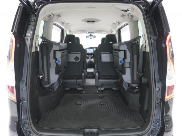 セレナ ｅ－パワーハイウェイスターＶ　ワンオーナー　全周囲カメラ　ＥＴＣ　アダプティブクルーズコントロール　両側電動スライドドア　Ｂｌｕｅｔｏｏｔｈ　ＬＥＤヘッドライト　純正アルミホイール　ＣＤ　ＤＶＤ　被害軽減ブレーキ　禁煙車（12枚目）