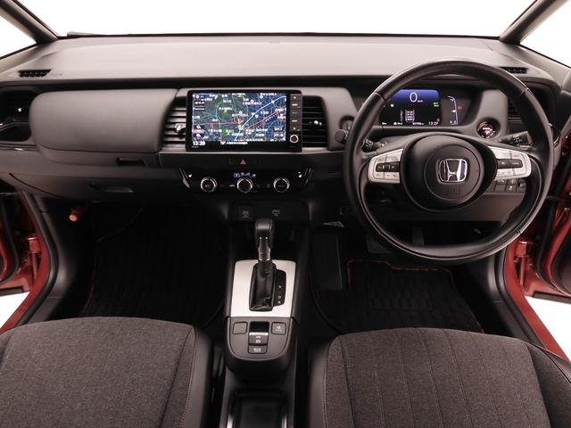 フィット ｅ：ＨＥＶホーム２０周年特別仕様車カーサ　９インチナビ　バックカメラ　ＥＴＣ　アダプティブクルーズコントロール　シートヒーター　Ｂｌｕｅｔｏｏｔｈ　ＵＳＢ入力端子　ＬＥＤヘッドライト　衝突被害軽減ブレーキ　障害物センサー　純正アルミホイール（6枚目）