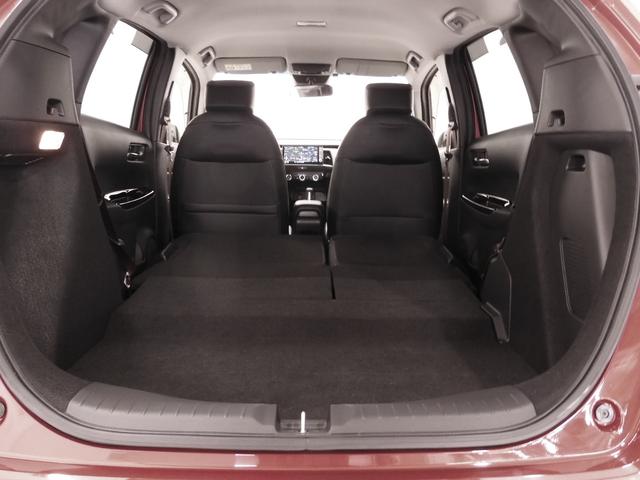 フィット ｅ：ＨＥＶホーム２０周年特別仕様車カーサ　９インチナビ　バックカメラ　ＥＴＣ　アダプティブクルーズコントロール　シートヒーター　Ｂｌｕｅｔｏｏｔｈ　ＵＳＢ入力端子　ＬＥＤヘッドライト　衝突被害軽減ブレーキ　障害物センサー　純正アルミホイール（10枚目）