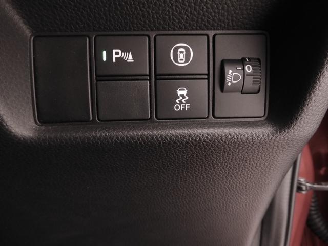 フィット ｅ：ＨＥＶホーム２０周年特別仕様車カーサ　９インチナビ　バックカメラ　ＥＴＣ　アダプティブクルーズコントロール　シートヒーター　Ｂｌｕｅｔｏｏｔｈ　ＵＳＢ入力端子　ＬＥＤヘッドライト　衝突被害軽減ブレーキ　障害物センサー　純正アルミホイール（16枚目）