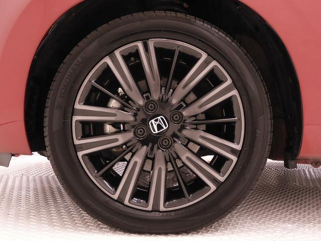 フィット ｅ：ＨＥＶホーム２０周年特別仕様車カーサ　９インチナビ　バックカメラ　ＥＴＣ　アダプティブクルーズコントロール　シートヒーター　Ｂｌｕｅｔｏｏｔｈ　ＵＳＢ入力端子　ＬＥＤヘッドライト　衝突被害軽減ブレーキ　障害物センサー　純正アルミホイール（30枚目）
