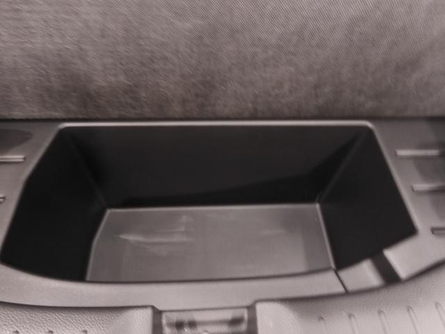 フィット ｅ：ＨＥＶホーム２０周年特別仕様車カーサ　９インチナビ　バックカメラ　ＥＴＣ　アダプティブクルーズコントロール　シートヒーター　Ｂｌｕｅｔｏｏｔｈ　ＵＳＢ入力端子　ＬＥＤヘッドライト　衝突被害軽減ブレーキ　障害物センサー　純正アルミホイール（39枚目）