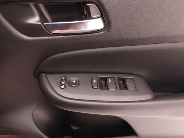 フィット ｅ：ＨＥＶホーム２０周年特別仕様車カーサ　９インチナビ　バックカメラ　ＥＴＣ　アダプティブクルーズコントロール　シートヒーター　Ｂｌｕｅｔｏｏｔｈ　ＵＳＢ入力端子　ＬＥＤヘッドライト　衝突被害軽減ブレーキ　障害物センサー　純正アルミホイール（44枚目）