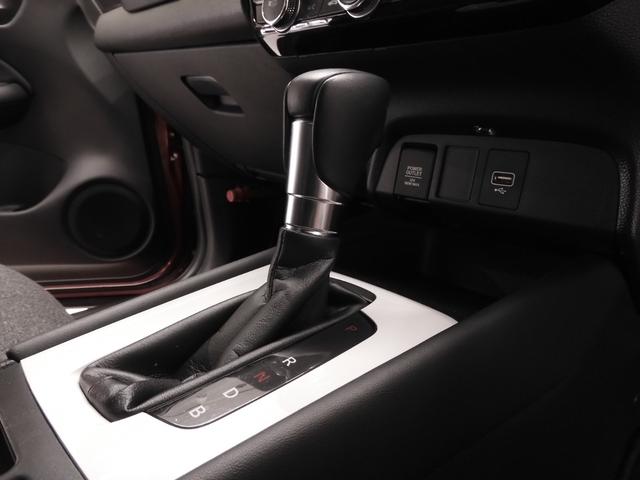 フィット ｅ：ＨＥＶホーム２０周年特別仕様車カーサ　９インチナビ　バックカメラ　ＥＴＣ　アダプティブクルーズコントロール　シートヒーター　Ｂｌｕｅｔｏｏｔｈ　ＵＳＢ入力端子　ＬＥＤヘッドライト　衝突被害軽減ブレーキ　障害物センサー　純正アルミホイール（49枚目）