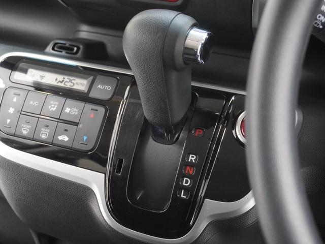 �X�}�[�g�t�H���̏[�d���ɂ��֗��ȓd���\�P�b�g�I�g���₷���ꏊ�ɑ�������Ă��܂��B