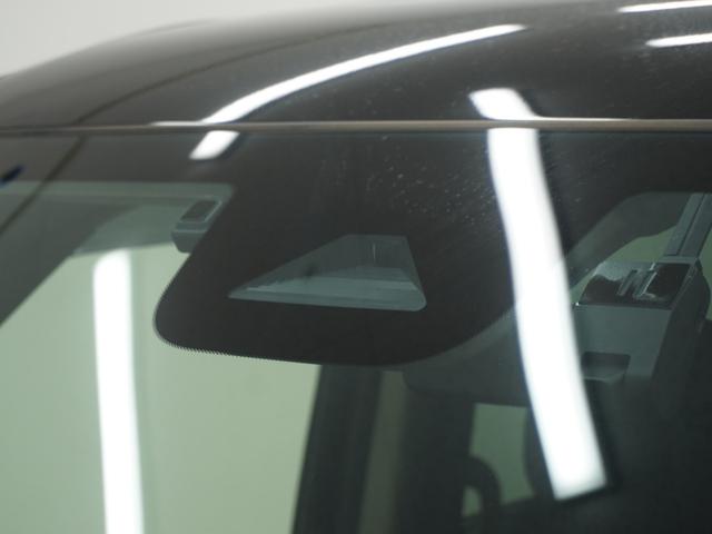 ���Փˌy���u���[�L�i�b�l�a�r�j���V�X�e������s�Ԃ���s�҂����m�B�Փ˂��邨���ꂪ����ꍇ�A���ƃf�B�X�v���[�\���Ōx���B����ɐڋ߂����ꍇ�̓u���[�L���O���s���A�Փˉ���E��Q�y�����x�����܂��B