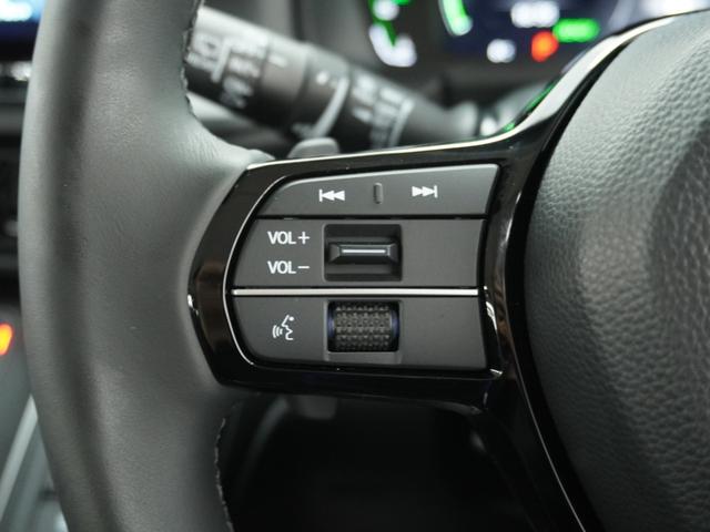 ���n���h���Ɂy�I�[�f�B�I�����R���X�C�b�`�z����������Ă܂��B���_�����炷���ƂȂ��A�{�����[�������E�I�[�f�B�I�\�[�X�ؑցE�I�Ȃ��o���܂��B���S�^�]���Ȃ��瑀�삪�\�ɂȂ�܂����B