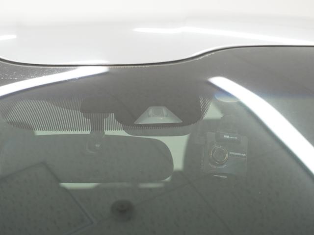 ���Փˌy���u���[�L�i�b�l�a�r�j���V�X�e������s�Ԃ���s�҂����m�B�Փ˂��邨���ꂪ����ꍇ�A���ƃf�B�X�v���[�\���Ōx���B����ɐڋ߂����ꍇ�̓u���[�L���O���s���A�Փˉ���E��Q�y�����x�����܂��B