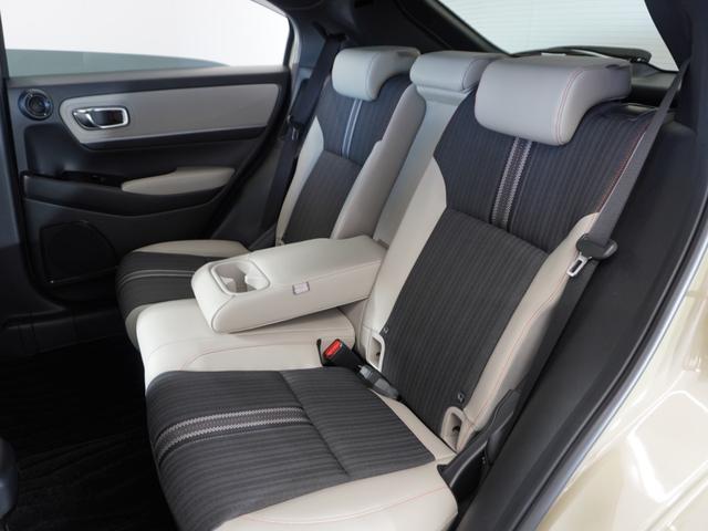 ヴェゼル ｅ：ＨＥＶＰＬａＹ　２年保証ナビＤレコＲカメＥＴＣクルコンＢＴ地デジ　ガラスルーフ　スマホ連携　渋滞追従クルーズ　Ｂｌｕｅｔｏｏｔｈ　ハンドルヒーター　障害物センサー　ブラインドスポット　１８インチ純正アルミホイール（32枚目）