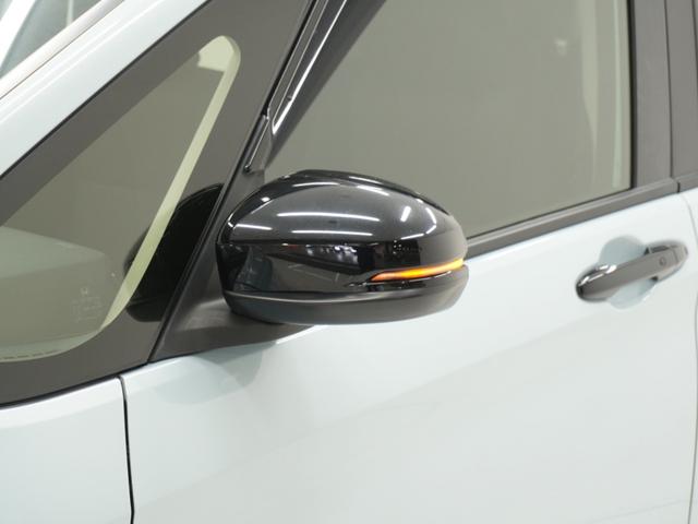 ���h�A�~���[�E�C���J�[���h�A�~���[�ɃE�C���J�[�𑕔����Ă��܂��B�Ό��ԂɎ��g�̐i�s���������}�����S�ɉ^�]�ł��܂��B