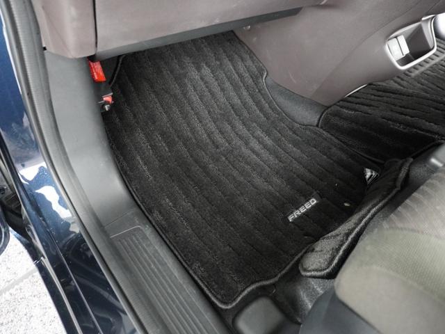 �g���������F�蒆�ÎԂɐV�i�̏����t���A�}�b�g�𑕒����܂����B�C���悭�h���C�u�����y���݂��������܂���