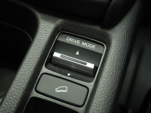 ���h���C�u���[�h���������鑖�s���[�h��؂�ւ��邱�Ƃ��ł��A�I���������[�h�ɉ��������s���\�֎ԗ��𐧌䂵�܂��B