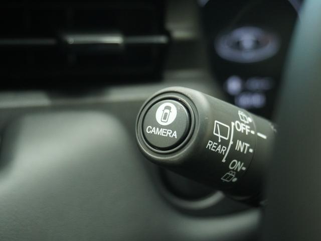 ���}���`�r���[�X�C�b�`���X�C�b�`�����ƊȒP�ɑO�㍶�E�؂�ւ��\�Ńi�r��ʂɑ傫���f���o�����̂Œ���Ԏ������S�ł��B