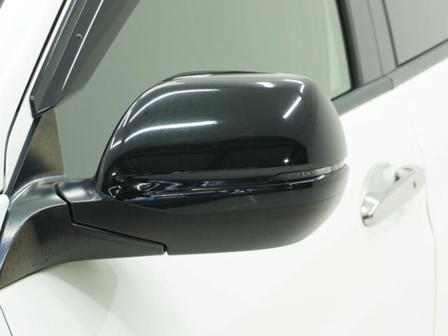 ���h�A�~���[�E�C���J�[���h�A�~���[�ɃE�C���J�[�𑕔����Ă��܂��B�Ό��ԂɎ��g�̐i�s���������}�����S�ɉ^�]�ł��܂��B