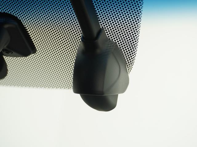 ���h���C�u���R�[�_�[���f���E�����Ȃǂ��L�^���鎩���ԗp�̑��u�ł��B�@�������̎��̂̍ۂ̋L�^�͂������A���s�̍ۂ̎v���o�Ƃ��ăh���C�u�̉f�����y���ނ��Ƃ��ł��܂��B