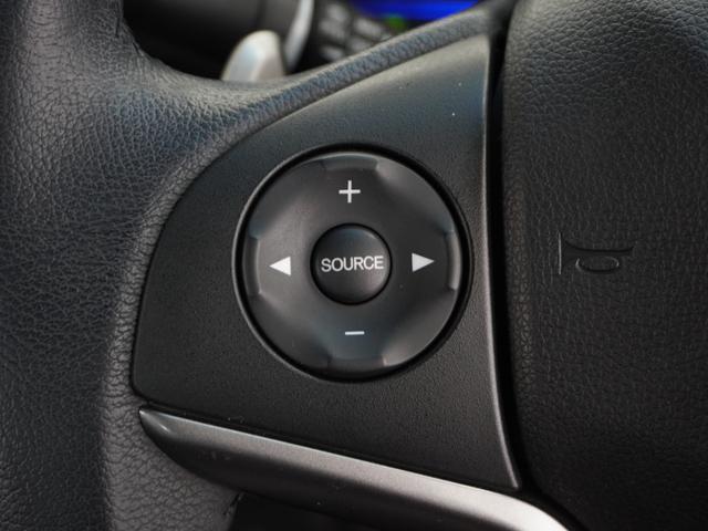 ���n���h���Ɂy�I�[�f�B�I�����R���X�C�b�`�z����������Ă܂��B���_�����炷���ƂȂ��A�{�����[�������E�I�[�f�B�I�\�[�X�ؑցE�I�Ȃ��o���܂��B���S�^�]���Ȃ��瑀�삪�\�ɂȂ�܂����B