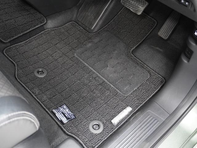 �g���������F�蒆�ÎԂɐV�i�̏����t���A�}�b�g�𑕒����܂����B�C���悭�h���C�u�����y���݂��������܂���