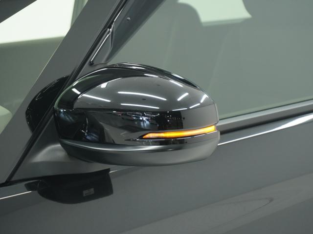 ���h�A�~���[�E�C���J�[���h�A�~���[�ɃE�C���J�[�𑕔����Ă��܂��B�Ό��ԂɎ��g�̐i�s���������}�����S�ɉ^�]�ł��܂��B