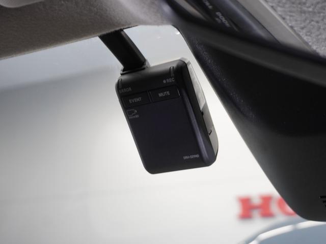 ���h���C�u���R�[�_�[���f���E�����Ȃǂ��L�^���鎩���ԗp�̑��u�ł��B�@�������̎��̂̍ۂ̋L�^�͂������A���s�̍ۂ̎v���o�Ƃ��ăh���C�u�̉f�����y���ނ��Ƃ��ł��܂��B