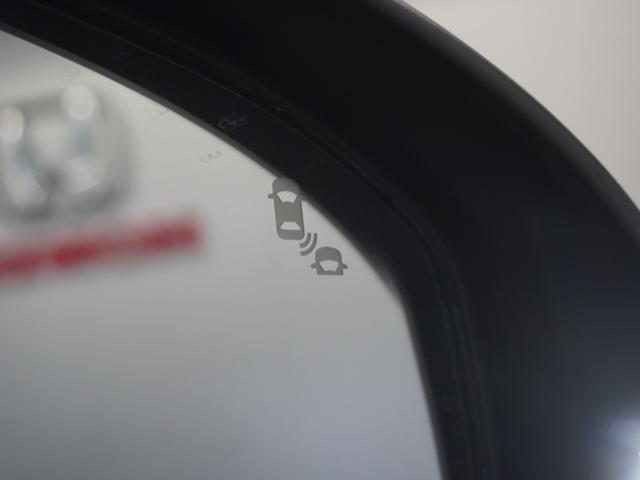 �Ԑ��ύX���x���B�u���C���h�X�|�b�g�C���t�H���[�V�����́A���s���̎��p�ɂȂ�₷�����Ԃ̎΂ߌ���ԗ������m���A�h���C�o�[�֒��ӂ𑣂����Ƃŉ^�]���ׂ��y������@�\�ł��B