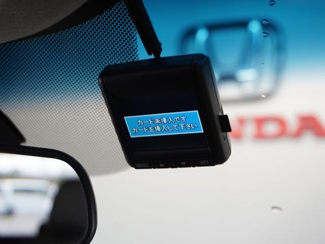 ���h���C�u���R�[�_�[���f���E�����Ȃǂ��L�^���鎩���ԗp�̑��u�ł��B�@�������̎��̂̍ۂ̋L�^�͂������A���s�̍ۂ̎v���o�Ƃ��ăh���C�u�̉f�����y���ނ��Ƃ��ł��܂��B