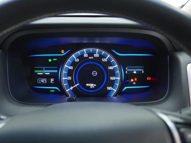 �����[�^�[�p�l�������F���̗ǂ��V���v���ȃ��[�^�[�f�U�C���̓h���C�o�[�ɏ����킩��₷���`���Ă���܂��B