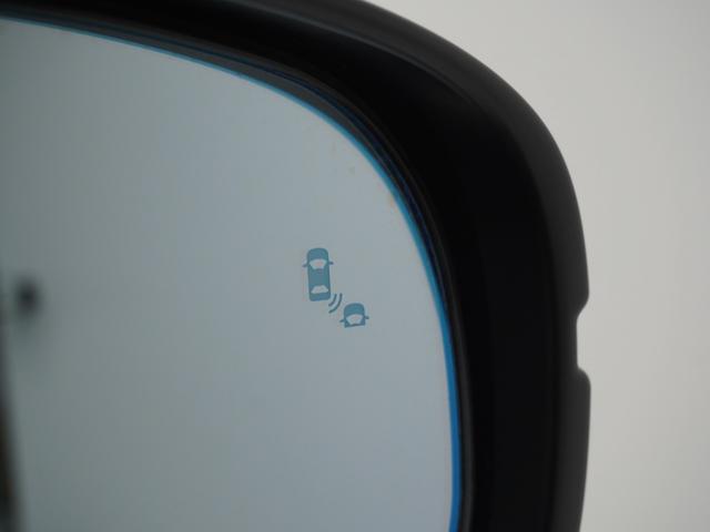 ���u���C���h�X�|�b�g�C���t�H���[�V���������s���̎��p�ɂȂ�₷�����Ԃ̎΂ߌ���ԗ������m���A�h���C�o�[�֒��ӂ𑣂����Ƃŉ^�]���ׂ��y������@�\�ł��B�Ԑ��ύX���x���B