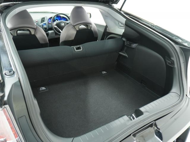 ���t����Ԃł���������ו������[�o���郉�Q�b�W�X�y�[�X�ł��B���i�̔������ł����炵������ς߂�\���ȉ׎��X�y�[�X���m�ۂ���Ă��܂��B