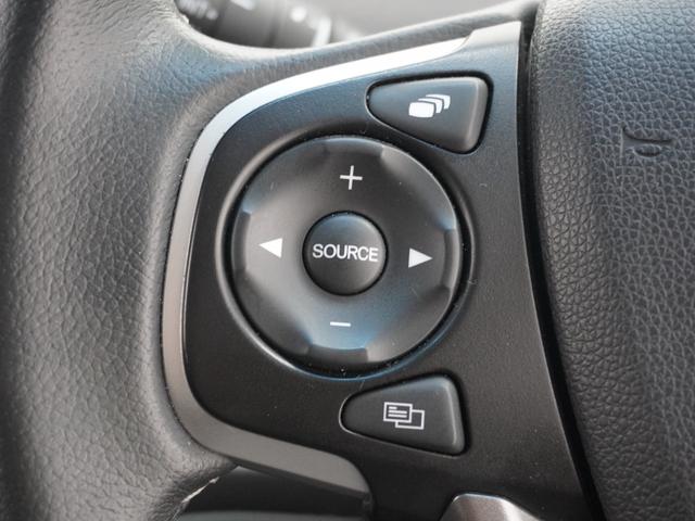 ���I�[�f�B�I�����R���X�C�b�`���n���h���ɃX�C�b�`����������Ă܂��B���_�����炷���ƂȂ��A�{�����[�������E�I�[�f�B�I�\�[�X�ؑցE�I�Ȃ��o���܂��B���S�^�]���Ȃ��瑀�삪�\�ɂȂ�܂����B