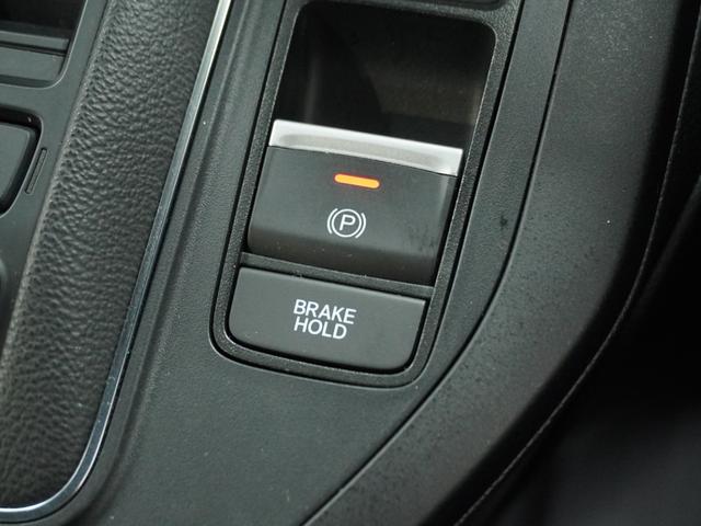 ���I�[�g�u���[�L�z�[���h�@�\�t���d�q�p�[�L���O�u���[�L���u���[�L�y�_���𑫂��痣���Ă���ԏ�Ԃ�ۂ��܂��B�A�N�Z���𓥂߂Ύ����Ńu���[�L����������A���i�\�I