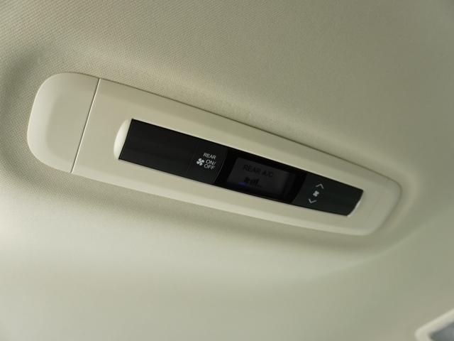 ��ȗp�G�A�R���̑���p�l������������Ă���A����҂̕������D�݂̉��x�ŉ��K�ȃh���C�u�����y���݂��������܂��B