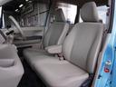 運転席と助手席は足元が繋がっているので自由に行き来しやすいので駐車場が狭いときでも助手席側からスムーズに乗り降りできて便利!
