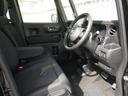 運転席と助手席は足元が繋がっているので自由に行き来しやすいので駐車場が狭いときでも助手席側からスムーズに乗り降りできて便利!