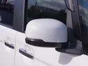 ◆ドアミラーウインカー◆ドアミラーにウインカーを装備しています。対向車に自身の進行方向を合図し安全に運転できます。