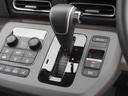 【インパネシフト】シフトノブはインパネに配置されているので、運転席⇔助手席の移動が簡単。