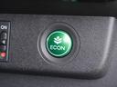 ◆ＥＣＯＮスイッチ（ＥＣＯＮモード）◆エンジンやエアコンといった、クルマ全体の動きを燃費優先で自動制御するＥＣＯＮモード。空調など快適性を優先したいときは、スイッチを押してＯＦＦにできます。