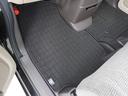 Honda認定中古車に新品の純正フロアマットを装着しました。気分よくドライブをお楽しみいただけます♪